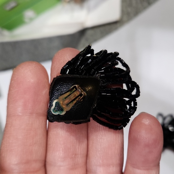 Vintage Clip on earrings - Picture 3 of 3